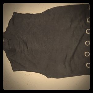 Sleeveless turtleneck